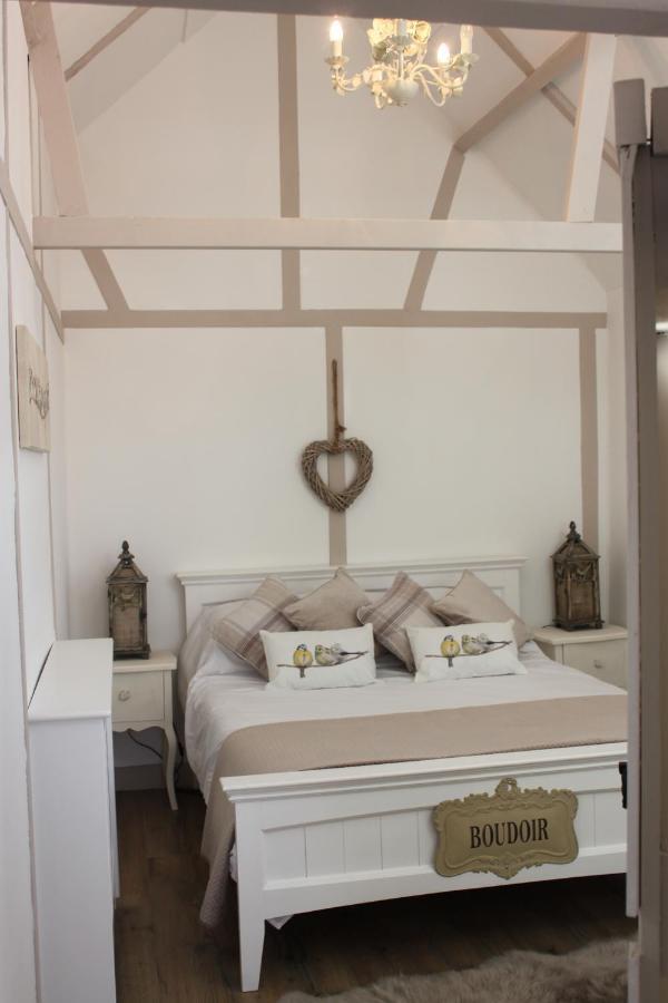 Beautiful Barn Conversion, 3 Bed, Hot Tub, Sauna, Gym, Enclosed Garden Ryde  Exterior photo
