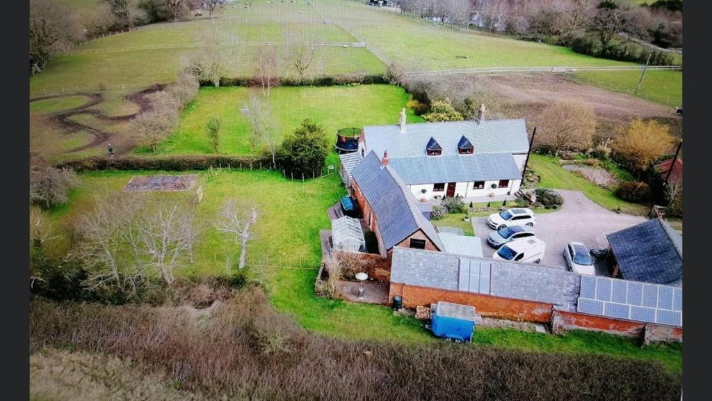 Beautiful Barn Conversion, 3 Bed, Hot Tub, Sauna, Gym, Enclosed Garden Ryde  Exterior photo